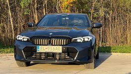 BMW 330e xDrive (2024)