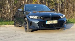 BMW 330e xDrive (2024)