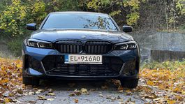BMW 330e xDrive (2024)