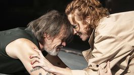 Táňa Pauhofová a Robert Roth v hre Hirošima,...