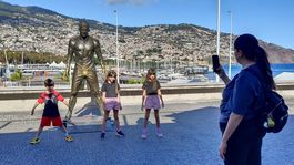 Socha Ronalda pred jeho múzeom