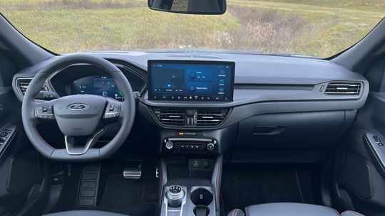 Ford Kuga 2.5 Duratec FHEV 183 k eCVT AWD (2024)