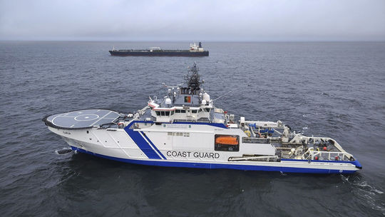 Fínsko zadržalo loď, ktorú podozrieva z úmyselného poškodenia podmorského kábla