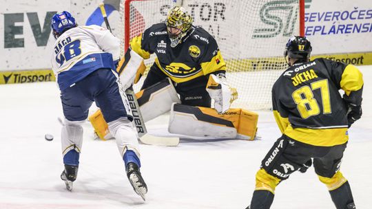 Prosím, len nie Jágr. Slovenský brankár bol pod brutálnou kanonádou, ale ustál ju. Tomek bol hviezdou štefanského kola