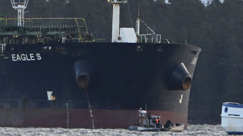 Fínska pobrežná stráž zastavila v pondelok 30....