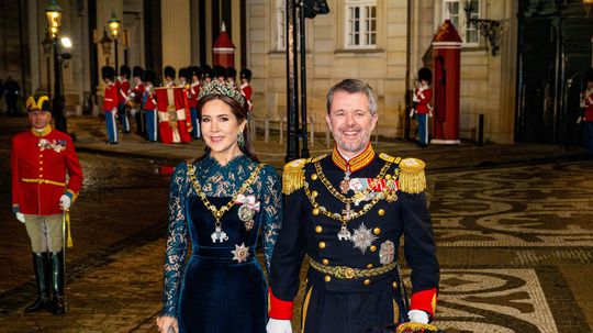 Dánsky kráľ Frederik X. a jeho manželka,...