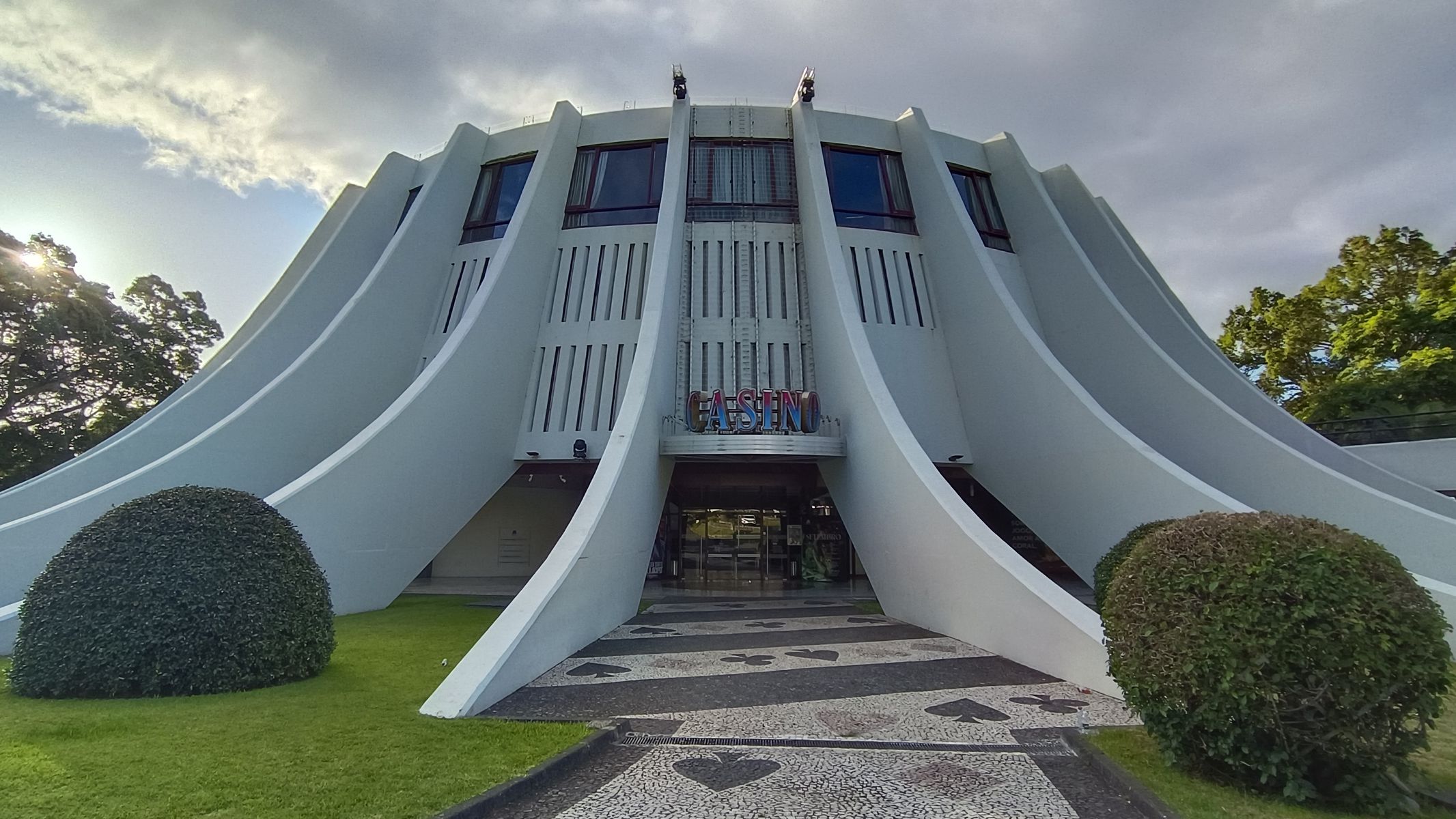 Niemeyerova ikonická budova Casina vo Funchale.