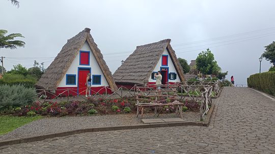 Tradičné domčeky palheiros v dedinke Santana.