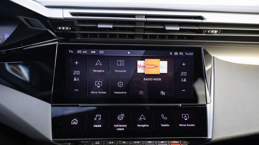 Pohyb v menu uľahčujú programovateľné i-Toggles...