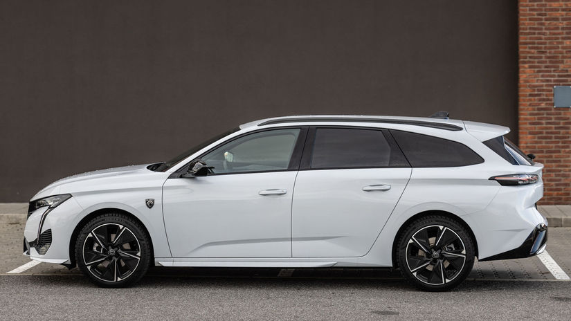 Peugeot e-308 GT patrí k len niekoľkým...