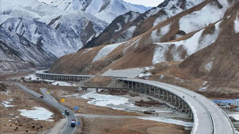 Číňania dokončili najdlhší diaľničný tunel sveta. Má viac ako 22 km - Doprava - Auto - Pravda