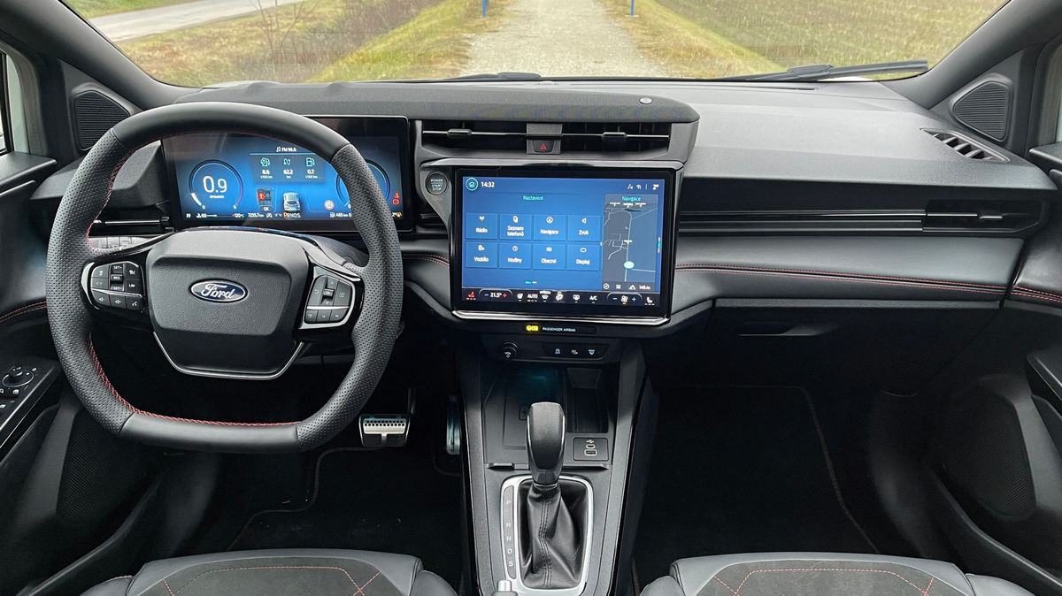 V interiéri po facelifte doslova nezostal...