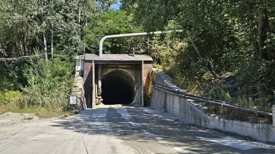 Vstup do bane v Dúbravskom masíve