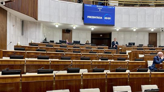 Prieskum SANEP: PS pred Smerom. Väčšinu má opozícia len s Matovičom, ale nie ústavnú