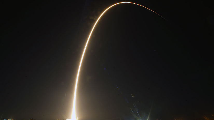 SpaceX Falcon 9 štartuje z plošiny 39A