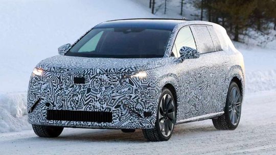 Škoda 7S - maskovaný prototyp 2025