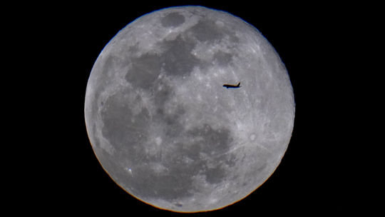 Rusko chce mať do roku 2036 na Mesiaci jadrovú elektráreň