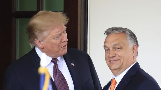Politico: Orbán môže po rozhovore s Trumpom zmeniť postoj k vstupu Ukrajiny do EÚ