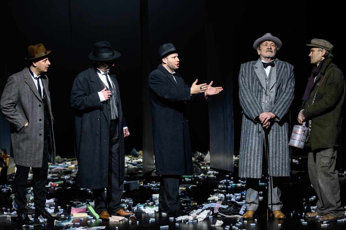 Vladimír Jedľovský ako pán Eszter a obyvatelia...