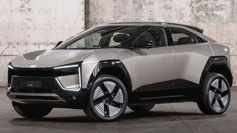 Mahindra BE 6 je atraktívne SUV-kupé s dĺžkou 4...