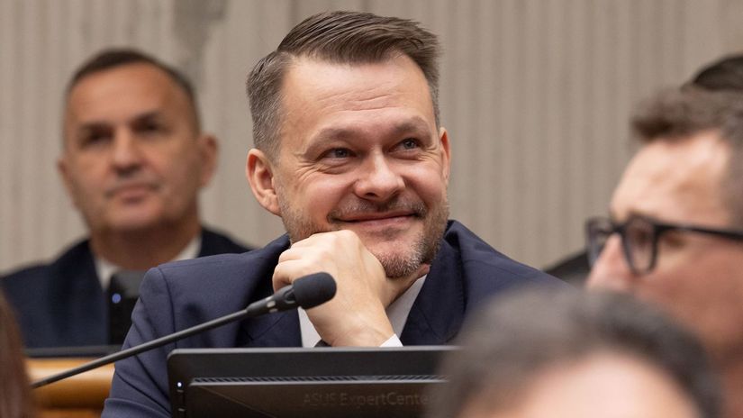 Poslanec Samuel Migaľ počas odvolávania vlády v...
