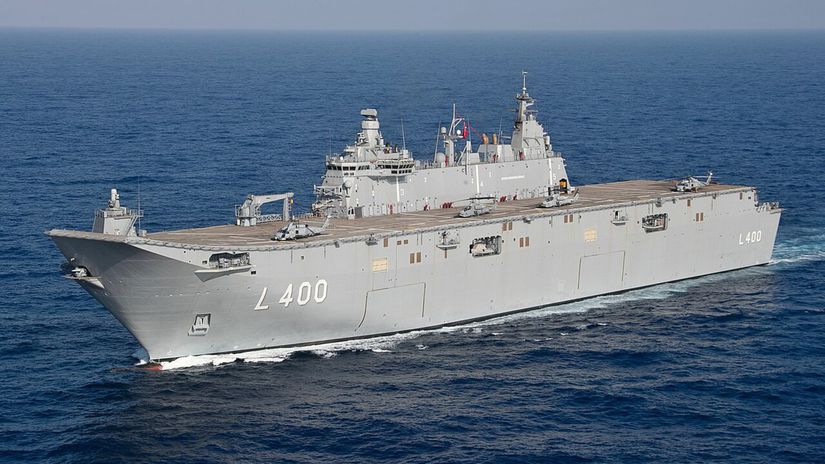 Turecká obojživelná útočná loď TCG Anadolu.