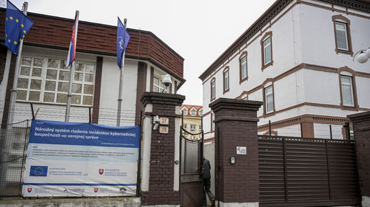PS iniciuje kontrolu na SIS. Príslušníci v liste opísali, ako to v tajnej službe funguje
