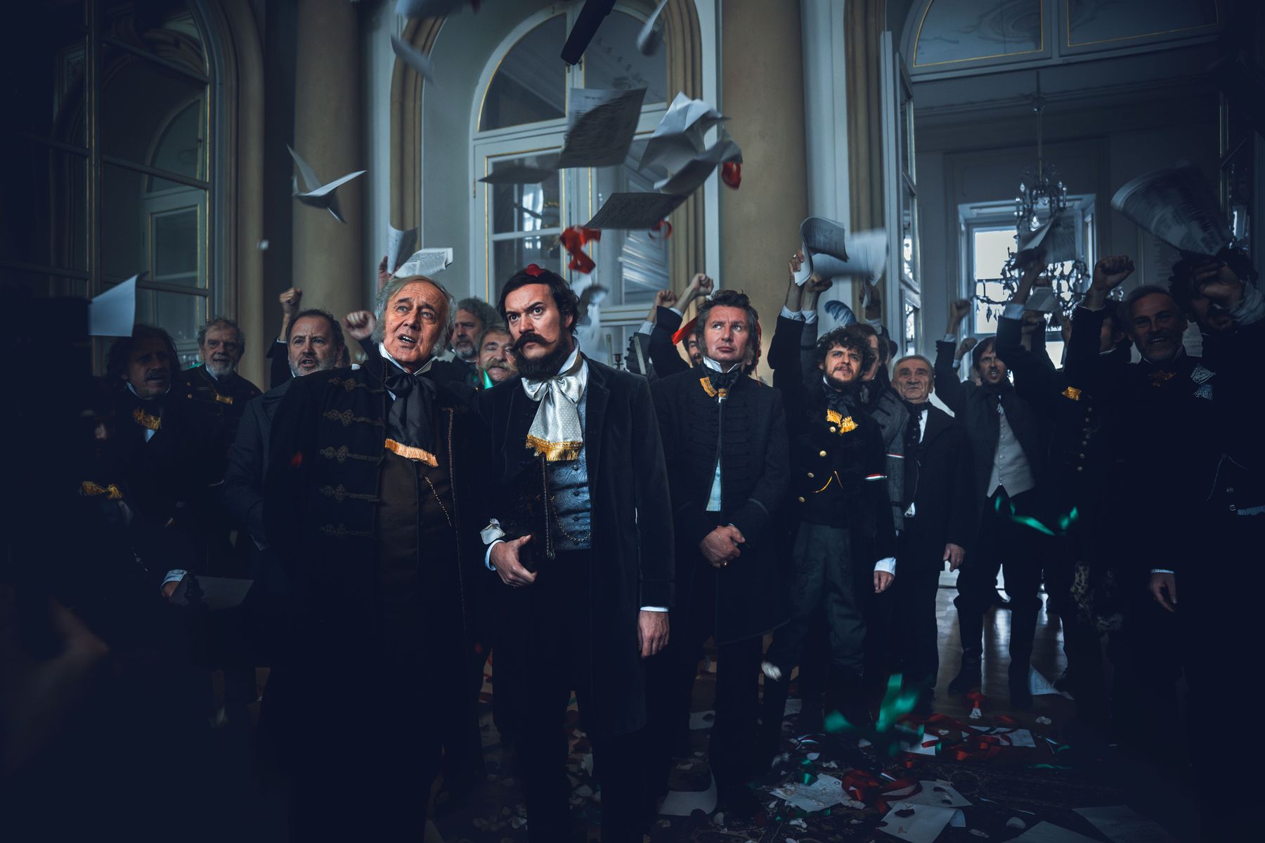 Snímka sa zaoberá aj vtedajšími udalosťami,...