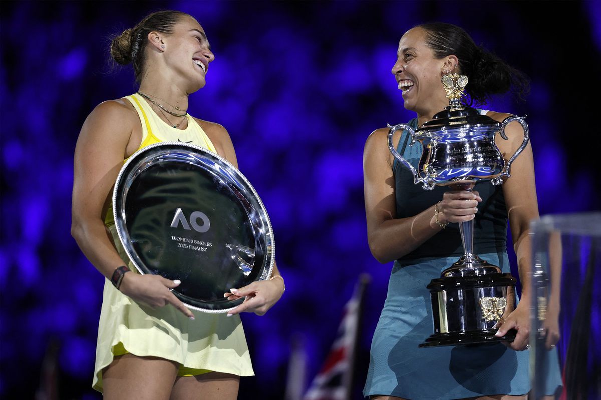 Nová šampiónka Madison Keysová (vpravo) s...