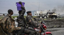 Horiace obrnené vozidlo jednotiek misie OSN po...