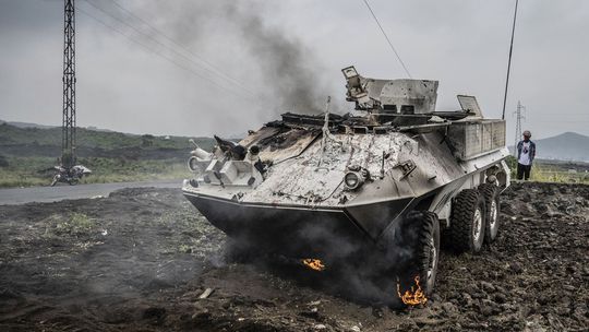 Horiace obrnené vozidlo jednotiek misie OSN po...