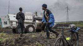 Horiace obrnené vozidlo jednotiek misie OSN po...