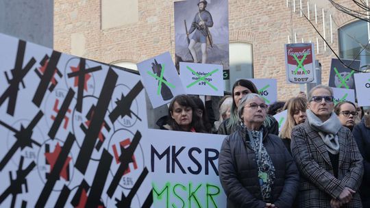 Odchádzajúci zamestnanci SNG počas tlačovej...