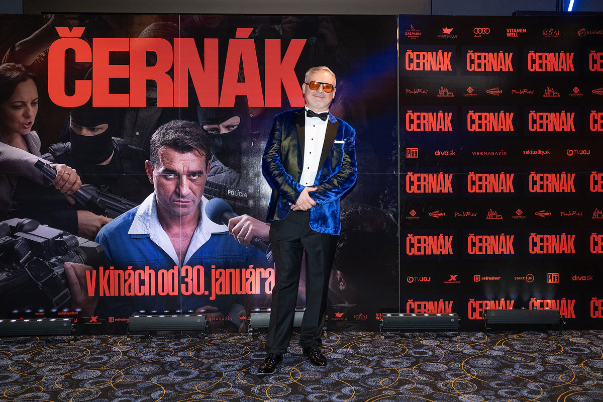 Herec Peter Batthyány na slávnostnej premiére...