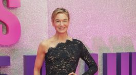 Herečka Renee Zellweger v kreácii Saint Laurent...