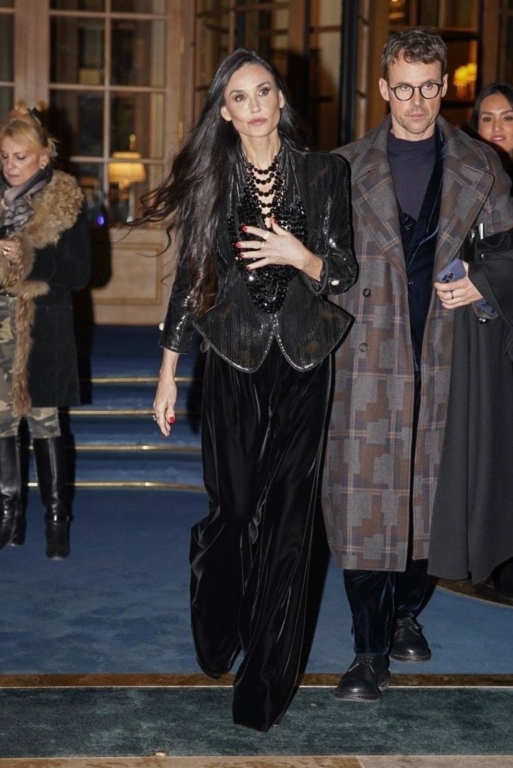 Herečka Demi Moore a jej štylista Brad Goreski...