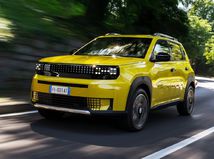 Fiat ožil, stúpa Yaris. Toto je 15...