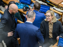 SR Bratislava NRSR odvolávanie uznášanianeschopnosť vláda