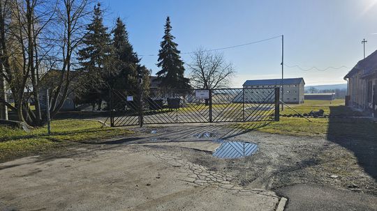 Jeden z vjazdov do areálu Otvoreného oddelenia...