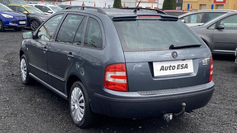 Auto vyzerá na svoj vek a takmer 200-tisíc...