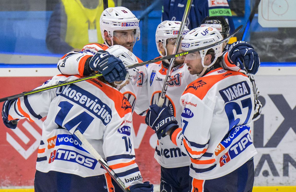 Radosť hokejistov Michaloviec po jednom z troch...