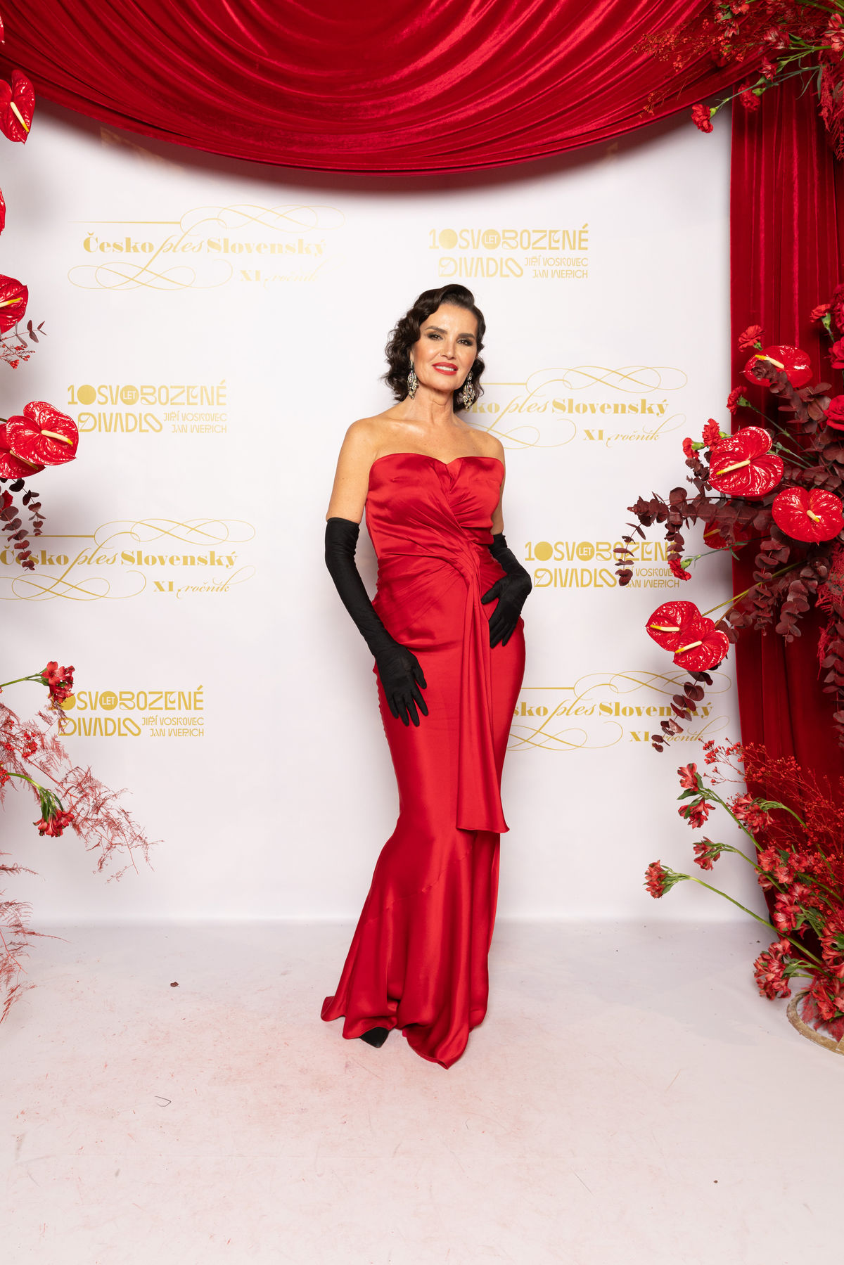Silvia Lakatošová stavila na červenú farbu.