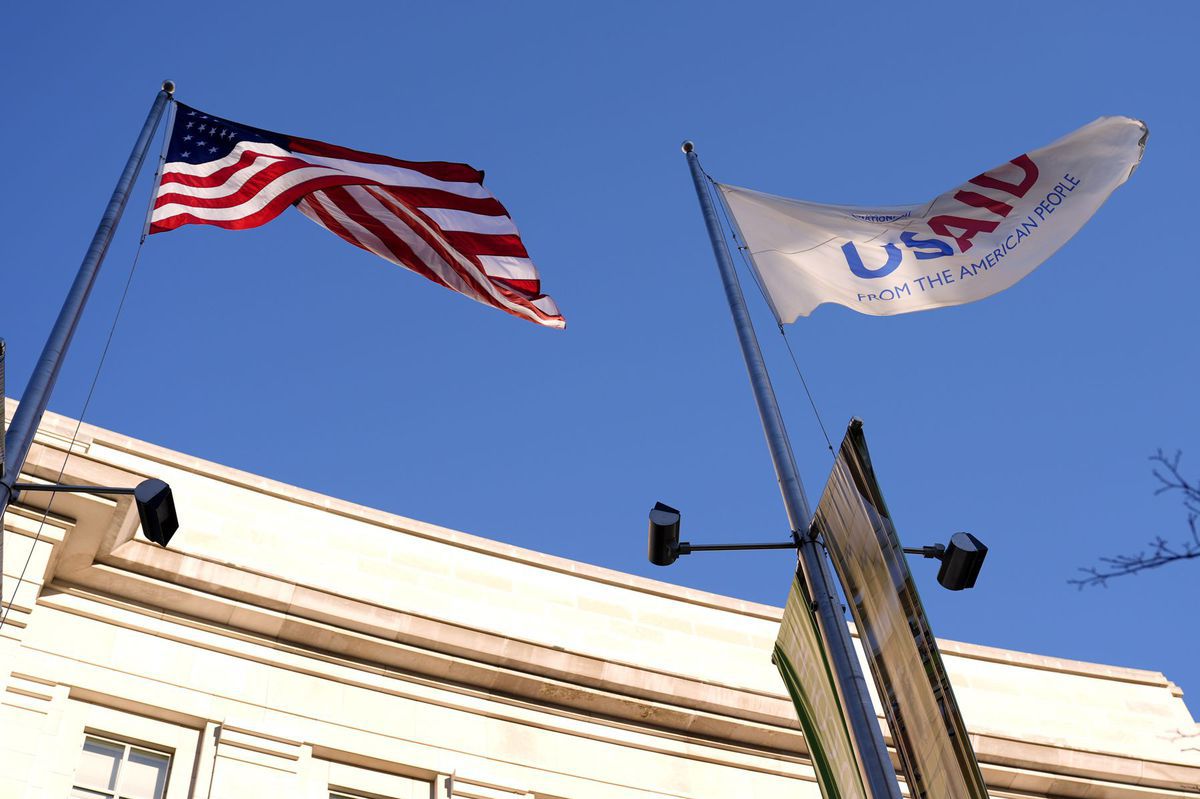 Vlajka USA a americkej agentúry USA pre...