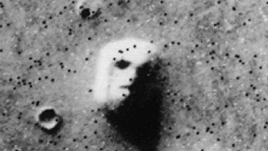 Tvár na Marse odfotografovala sonda Viking 1...