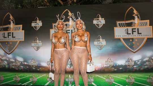 Dvojičky Shannon a Shannade Clarmont v roku 2021.