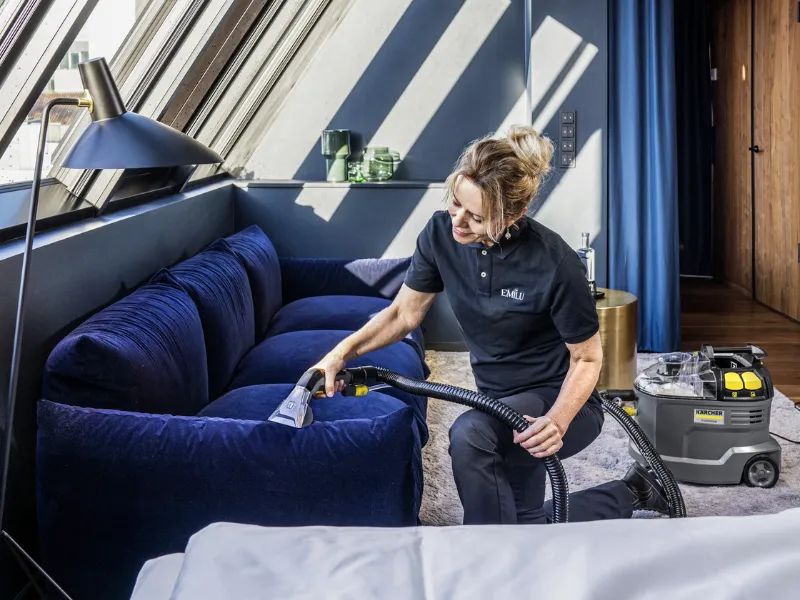 Priemyselný vysávač môžete využiť aj na tepovanie.