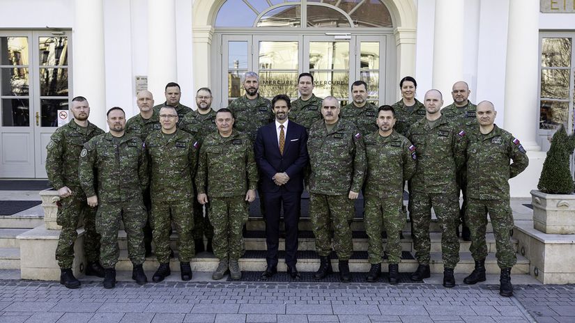 Minister obrany Slovenskej republiky Robert...