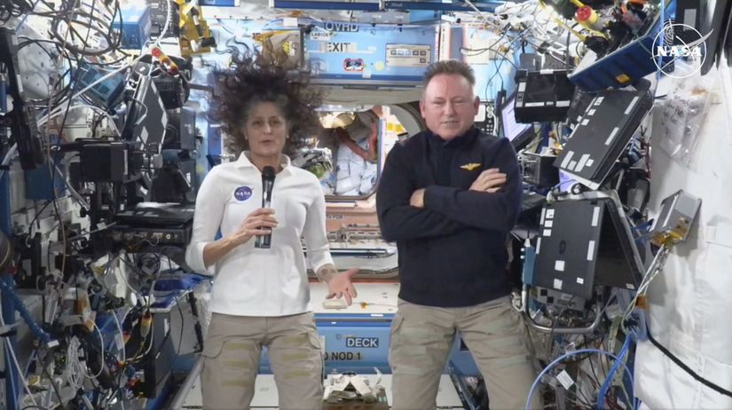 i Barry Wilmore , Sunita Williamsová