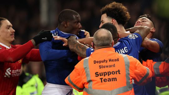 Vybičované liverpoolske derby. Ostrá potýčka na záver, tréner Liverpoolu odmietol médiá