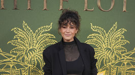 Herečka Emmanuelle Chriqui na slávnostnej premiére tretej série Biely lotos. 